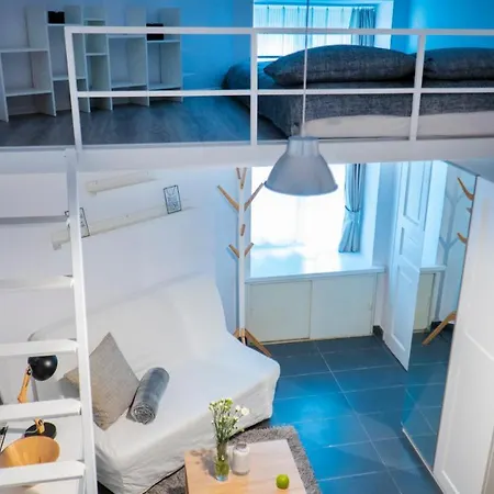 Apartment Lobzowska 6 *
