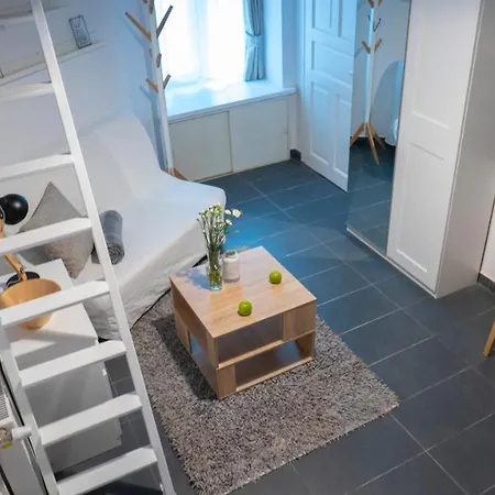 Apartment Lobzowska 6 *