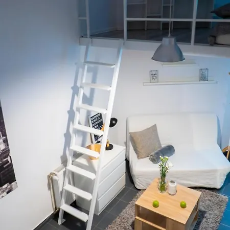 Apartment Lobzowska 6 *