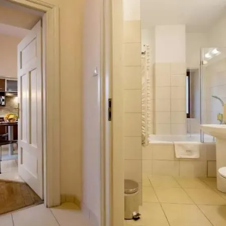 Red Brick Aparthotel 3*