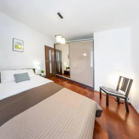 2 Sobieski / City Center Apartment