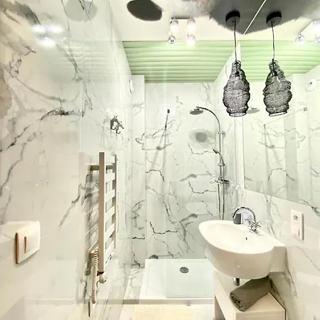 Luxury Panda In Old Town Cracovie