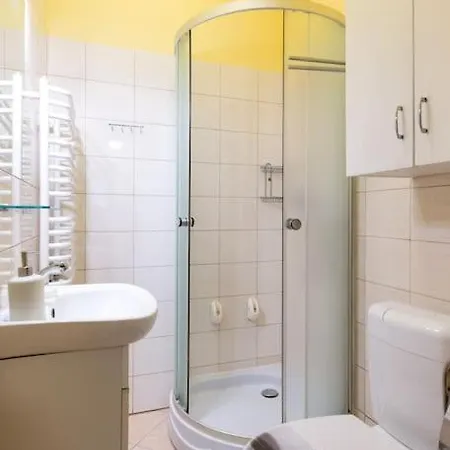 Apartment Big Cosy Retro Apt, Free Parking, 15min Oldtown & Kazimierz - By Homelike *