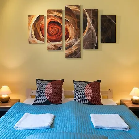 Apartment Big Cosy Retro Apt, Free Parking, 15min Oldtown & Kazimierz - By Homelike
