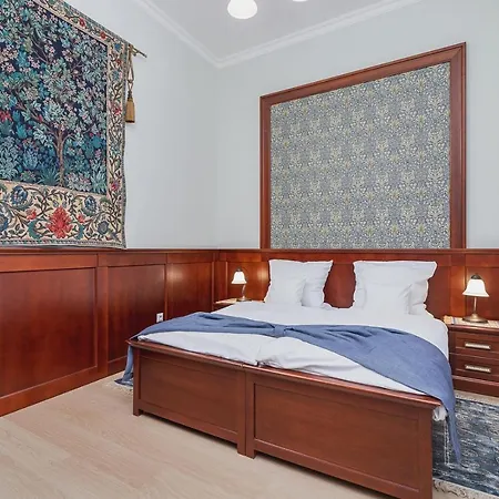 Elegant Aparthotel 2*