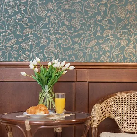 Elegant Aparthotel 2*
