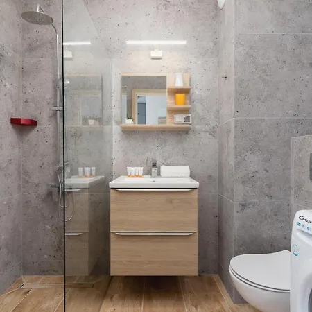 Family With Parking & Terrace By Renters Apartament