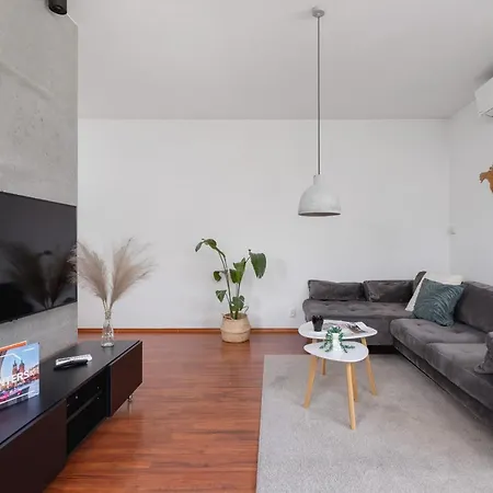Dworska On Vistula Boulevards By Renters
