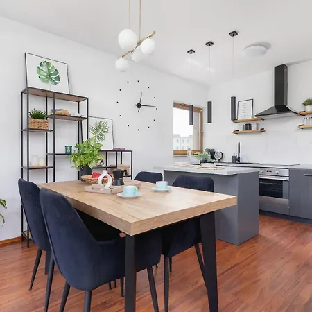 Dworska On Vistula Boulevards By Renters *