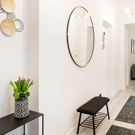 Апартаменты Wawelove Pilsudskiego - 3 Bedroom Apt. With Balcony And Free Parking!