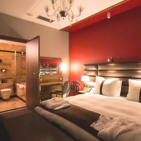 Holiday City Centre By Ihg Krakow