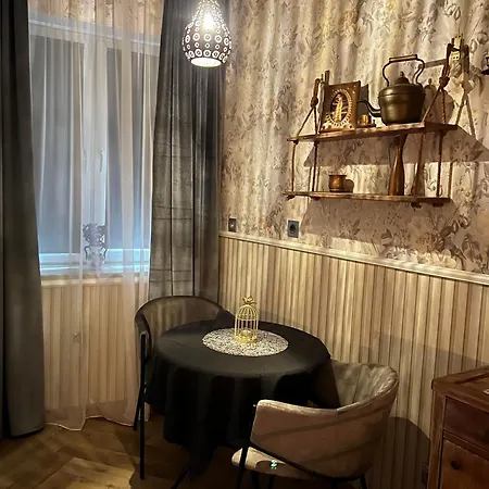Antique In Appartement Krakau