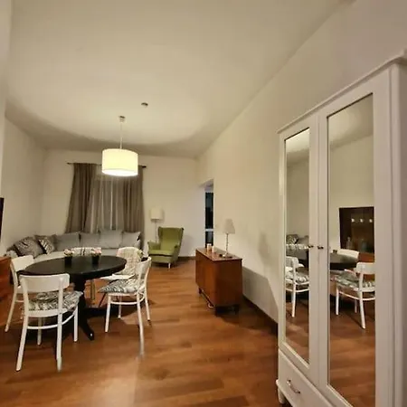 Duplex In City Center! *