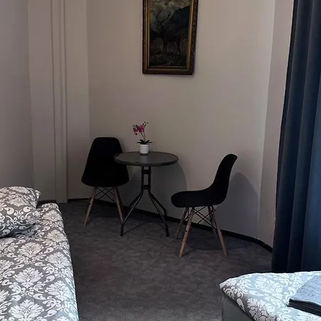 Fivehostel אכסניה *