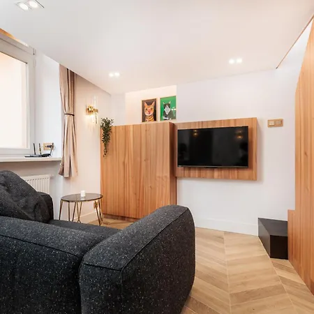 Apartament Urban Light - 3' Main Square - By Upstairs *