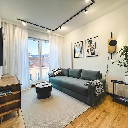 Apartment Stylish Asylum Quality, Quiet, Great Location *
