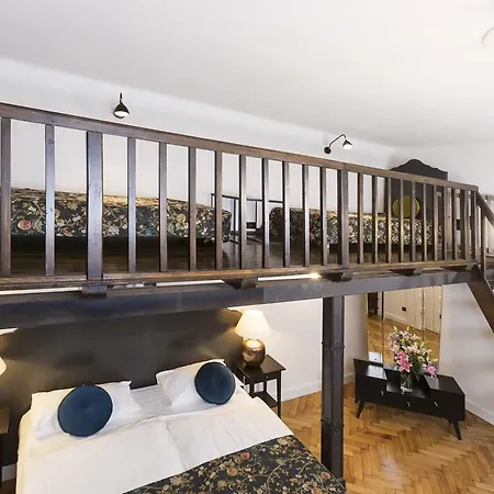 Aparthotel Antique Plac Szczepanski 3*