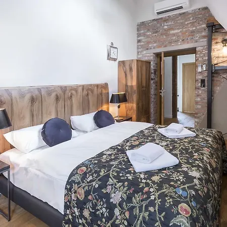 Antique Plac Szczepanski 3*