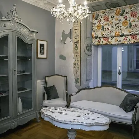 Royal By Otr Apartament *