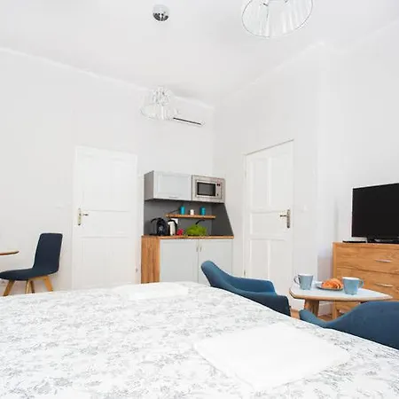 מלון Apartwawel 5*