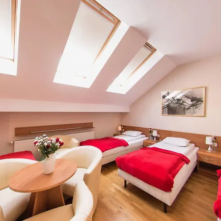 Kajzer Apartmanhotel 2*