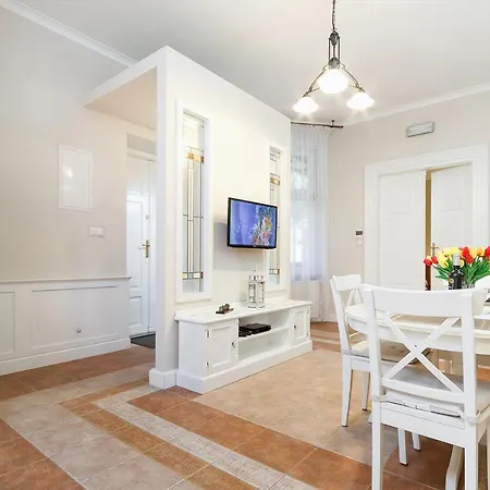 Elegant Aparthotel 2*