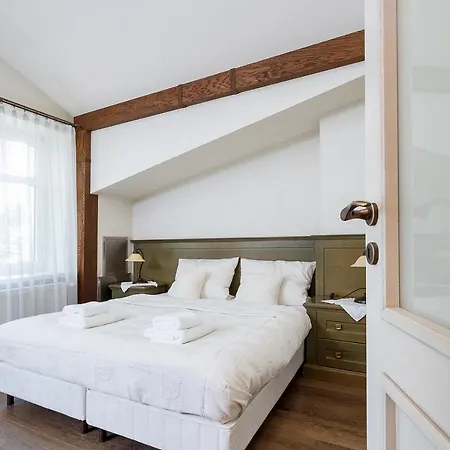 Elegant Aparthotel 2*