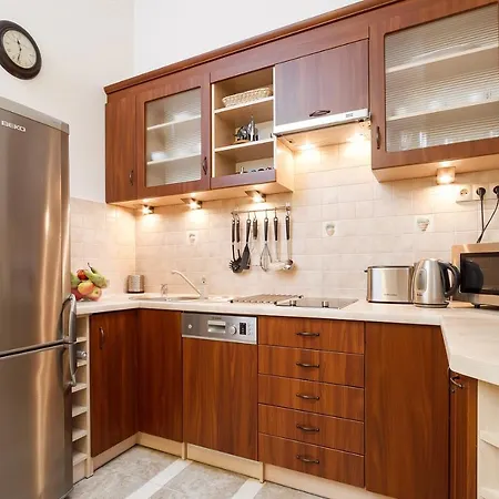 Aparthotel Elegant 2*