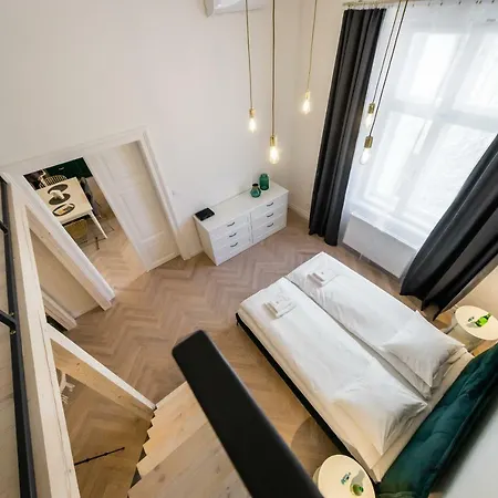 Deluxe Old Town Sw. Krzyza Wawelofts Apartment *