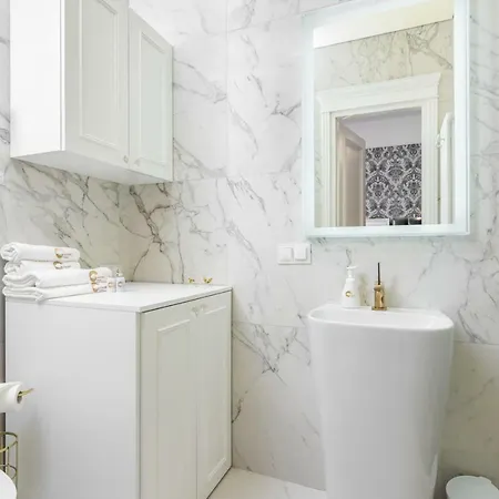 Golden Fish - New - Old Town Apartment Krakow