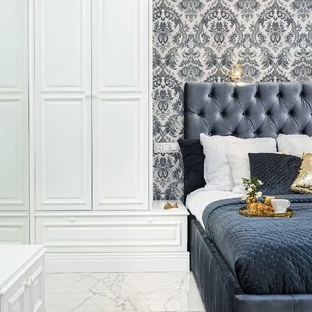 Golden Fish - New - Old Town Apartment