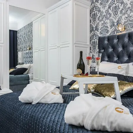 Golden Fish - New - Old Town Apartment *