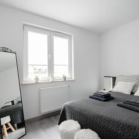 Unique Eve - Free Garage Apartment