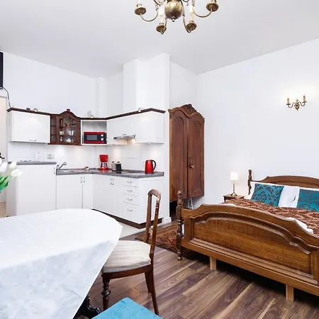 Cracow Lenartowicza By Renters Apartment