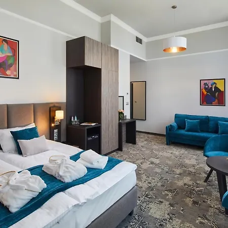 Hotel Estera 4*