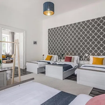 Little Britain Aparthotel Sauna&Daily Spa Hen&Stag Do Krakow