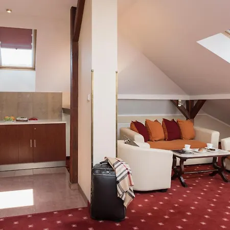 Otel Crown Piast &