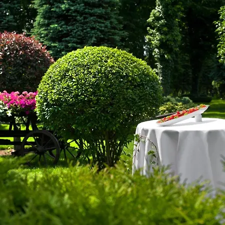 Otel Crown Piast & 5*