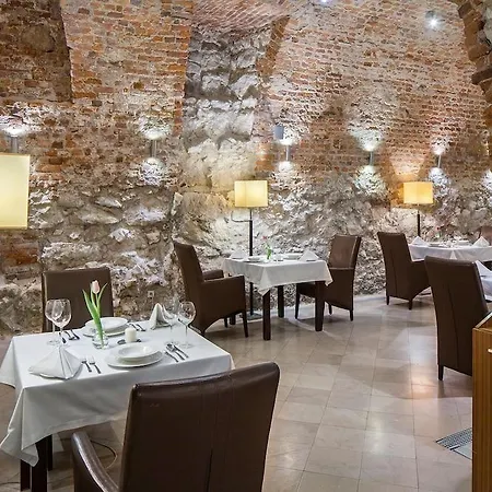 Unicus Old Town - Destigo Krakow