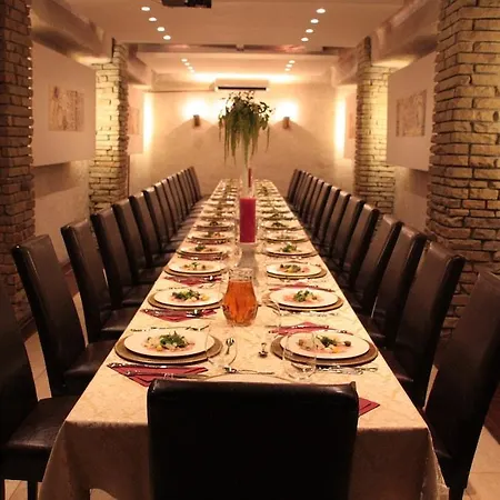 Ester Hotel