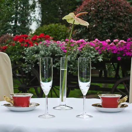 Otel Crown Piast & 5*