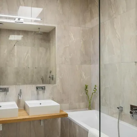 Little Britain Aparthotel Sauna&Daily Spa Hen&Stag Do Aparthotel 2*
