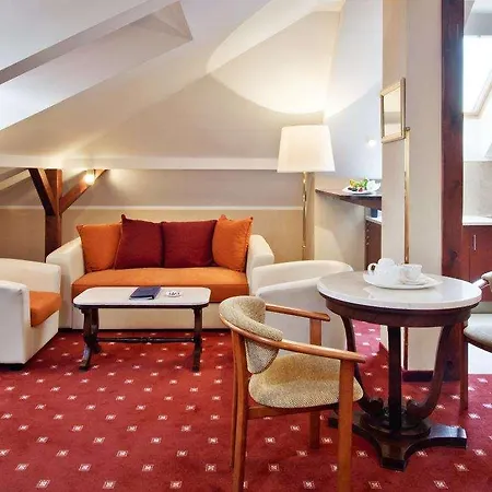 Otel Crown Piast & 5*