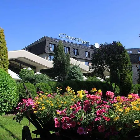 Otel Crown Piast & 5*