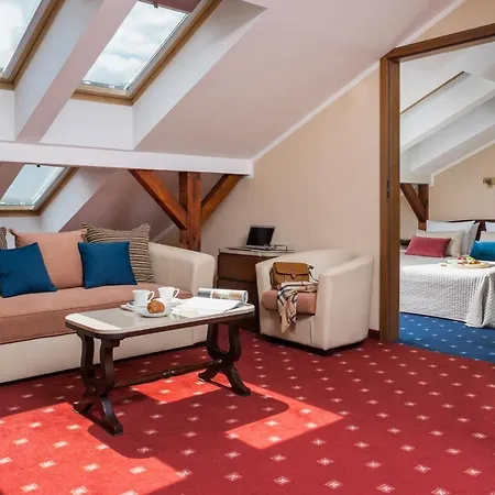 Otel Crown Piast &