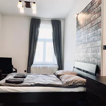 Main Square Apartment *
