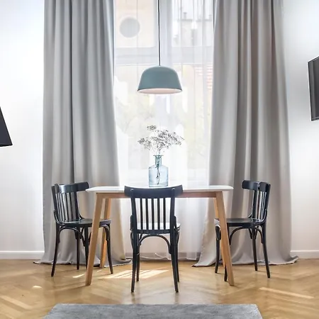 Wanderlust Apartment *