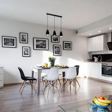 Househost Apartament: Swietego Krzyza Street Krakow