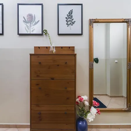 2 Bedroom Next To The Main Railway Station - By Upstairs * Krasków