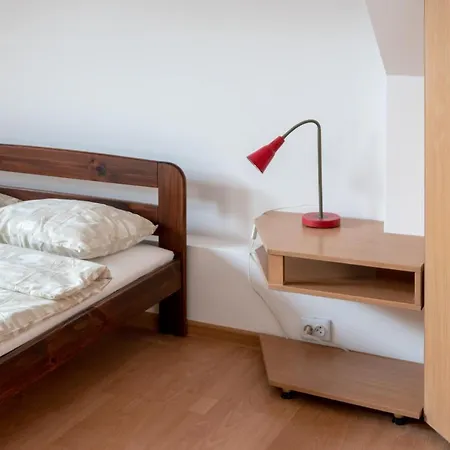 Super Central Sienna Street Apartment Krakau